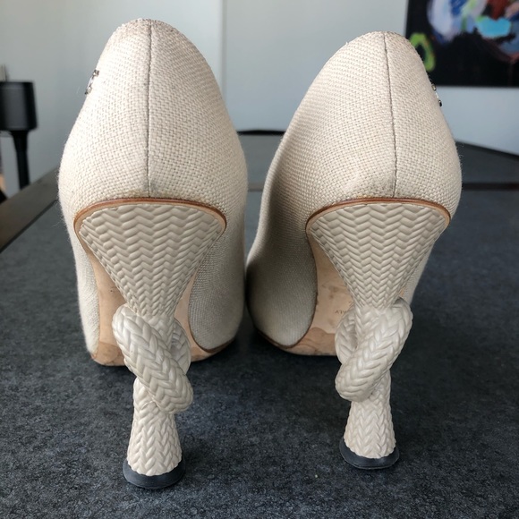 Chanel Diamond Knot Beige Pumps - Picture 6 of 8